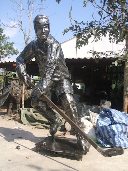 Hockey Player sculpture made from recycled metal by Tom Samui